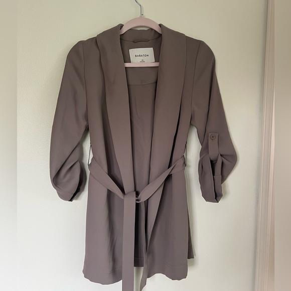 Aritzia Babaton open front, belted blazer. - Picture 3 of 4